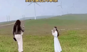 汪小菲马筱梅带孩子来内蒙：小玥儿穿蒙古服太像大S，筱梅白色衣服很仙