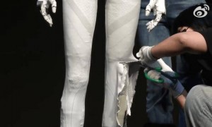 人形机器人里藏真人？何小鹏哽咽再辟谣：大家不敢信它来自中国公司！希望这是最后一次证明机器人是它自己……