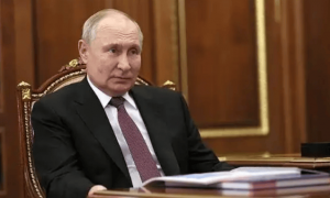 瞒不住了！数千名乌军红军城被围，乌前防长称再不投降就是全线溃败，泽连斯基承认：局势严峻