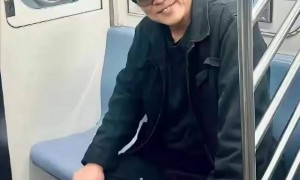 李连杰亲自下场辟谣，泳池脱衣露出光洁胸口，直言：别拿逝者炒作