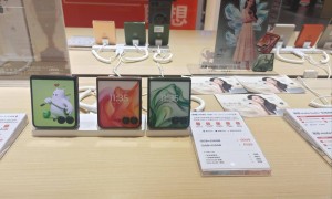 原创 
            不上不下的中端手机，正陷入“进退两难”