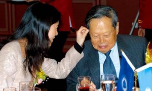 原创 
            事实证明，49岁无儿无女的翁帆，早被杨振宁安排好了退路